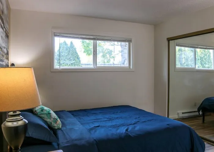 Charming Entire House + Parking
