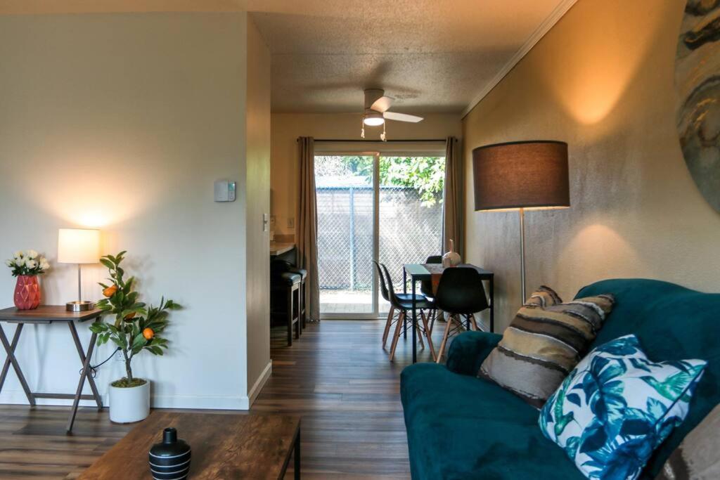 Apartment Charming Entire House + Parking